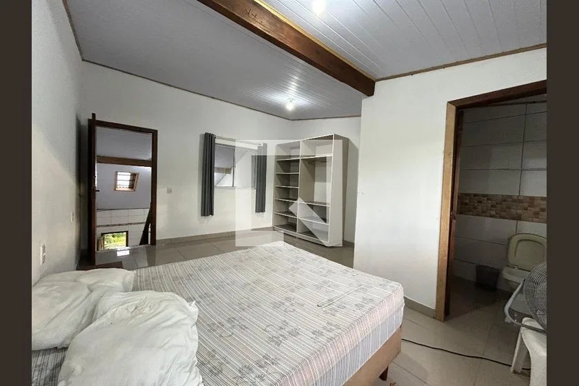 Furnished house with 2 en-suite bedrooms and private yard — photo 11