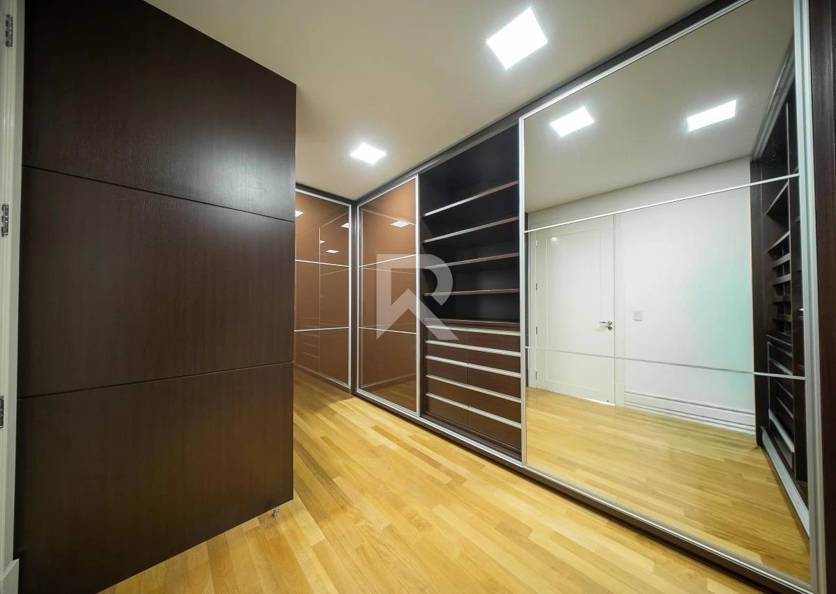 344 m² apartment with floor-to-ceiling windows and a bathtub — photo 22