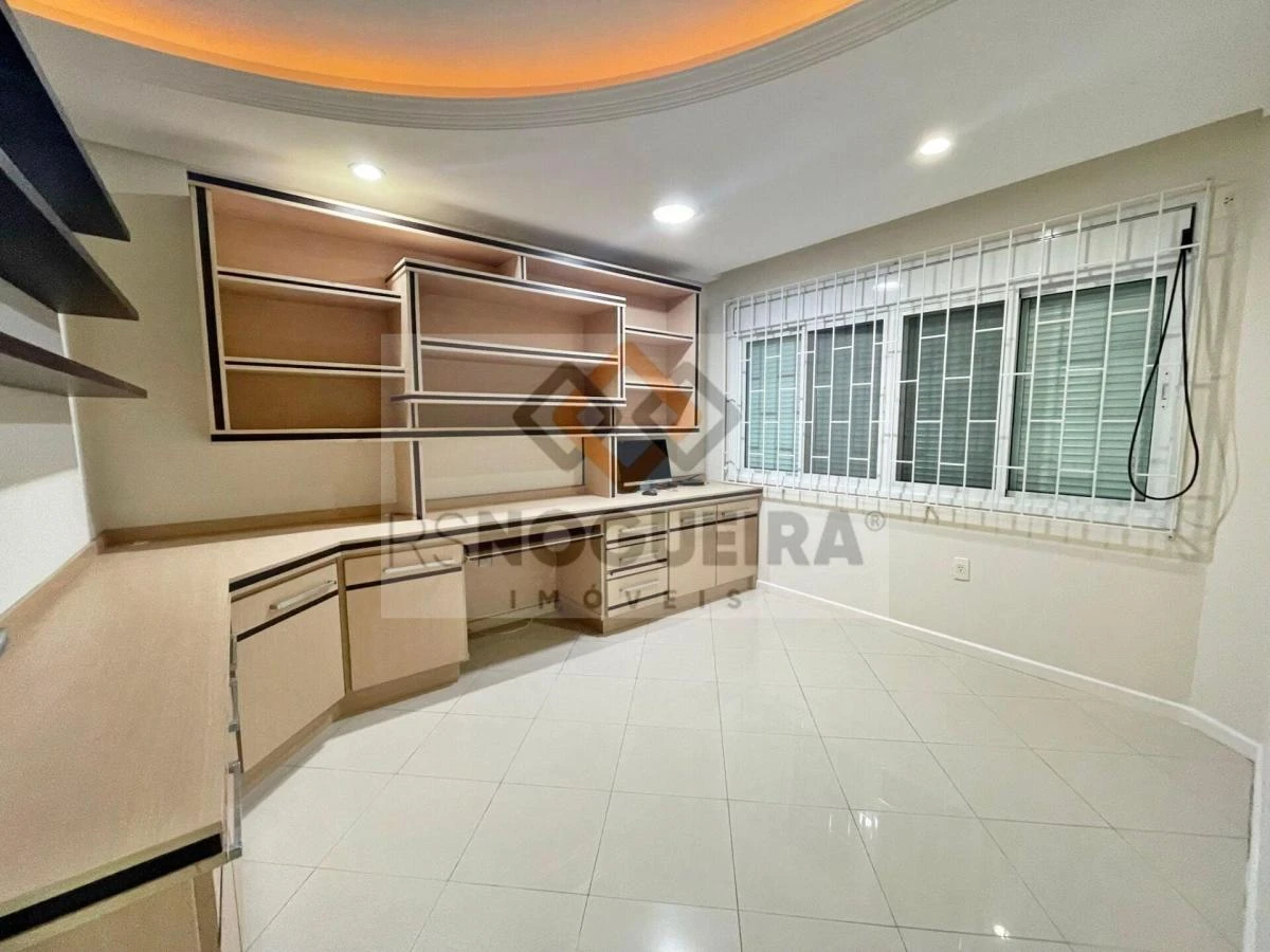 Furnished house, 317 m², with a bathtub — photo 20