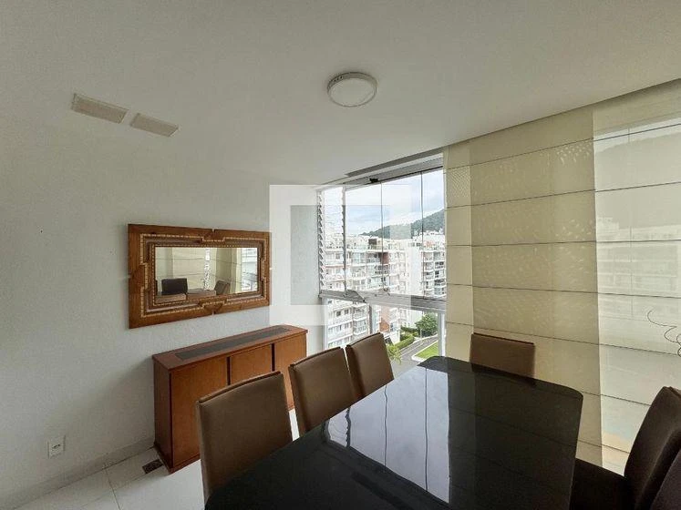 3-bedroom apartment with a mountain view in Rio de Janeiro — photo 14