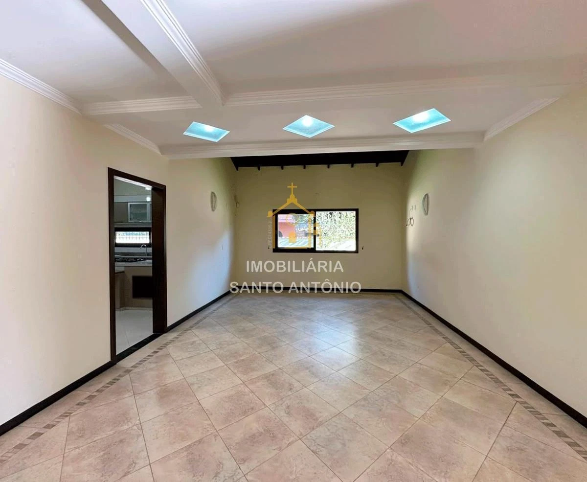 Ванна та 4 спальні: будинок 377 м² — photo 31