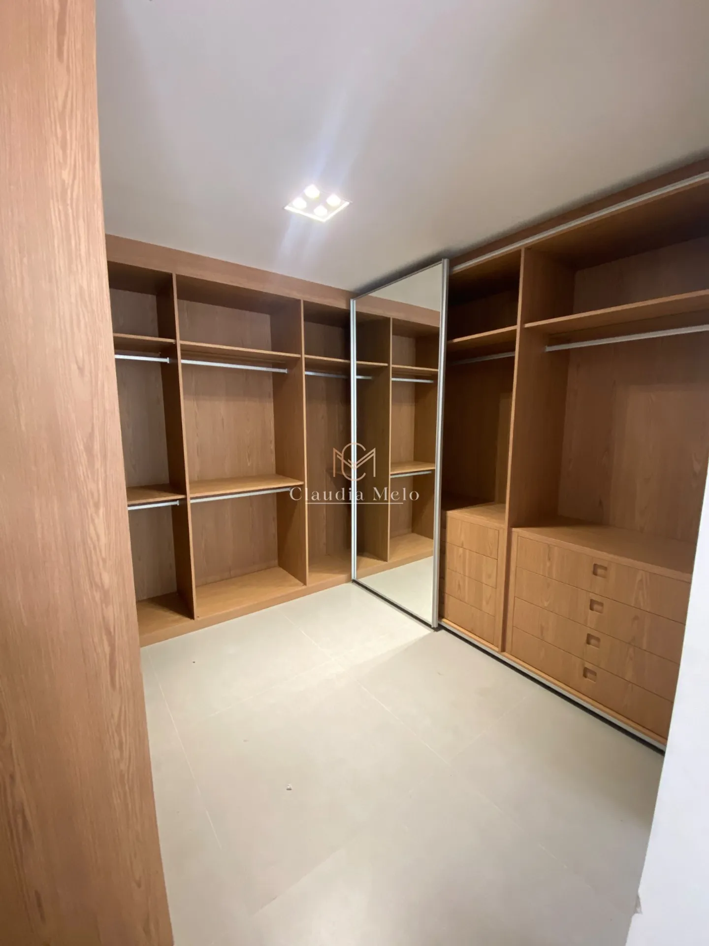360 m² house with 3 en-suite bedrooms and private garden — photo 3