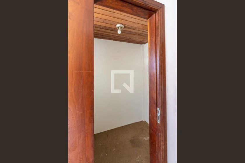 Walk-in closet in a 2-bedroom apartment, 75 m² — photo 20
