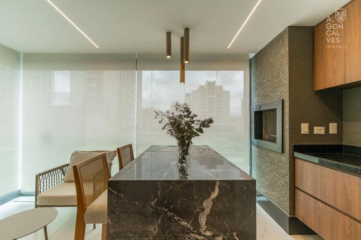 Furnished apartment, 139 m², with a glass-enclosed balcony — photo 12