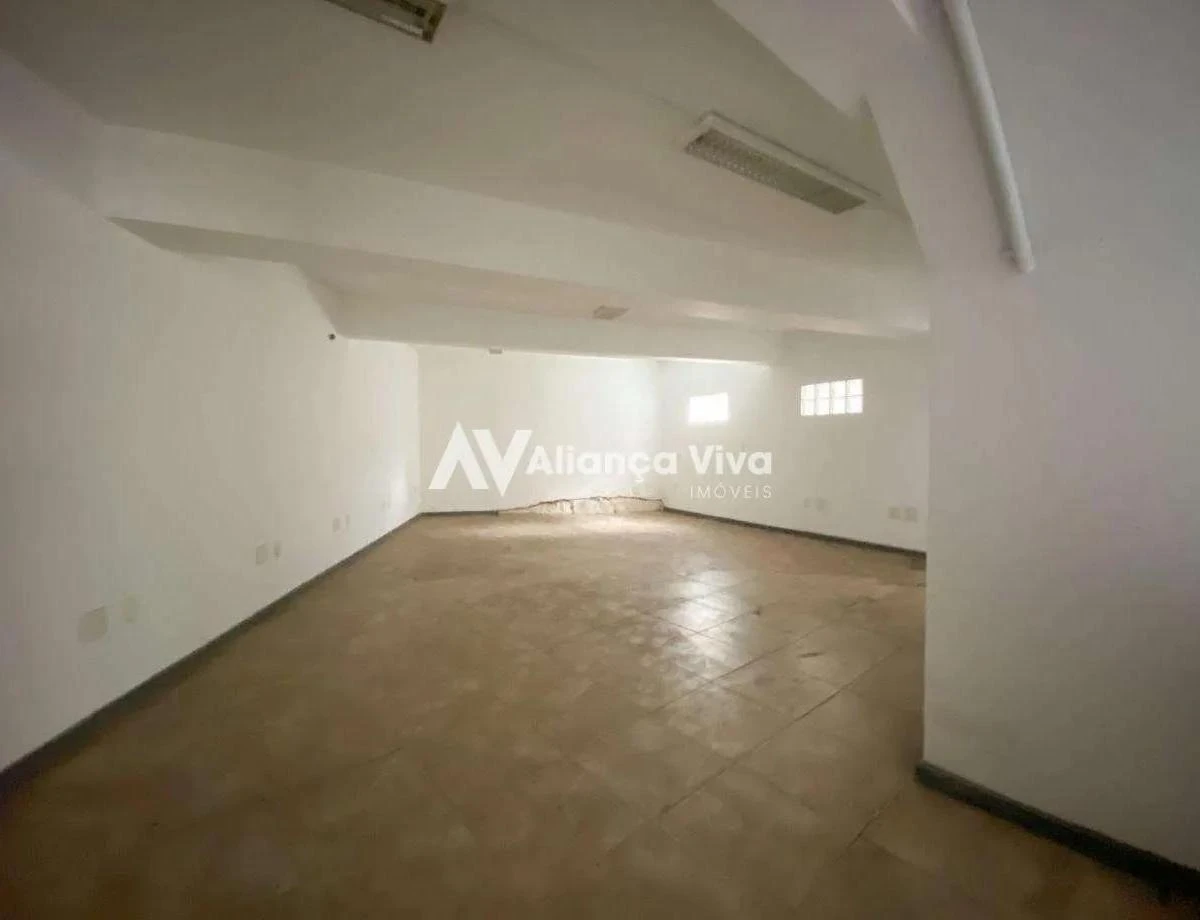 Casa, 824 m², com janelas do piso ao teto — photo 17