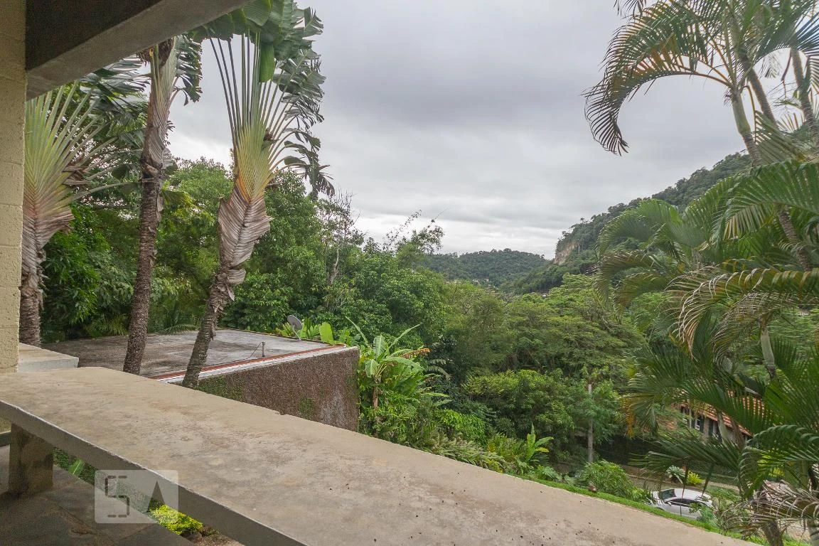 Condo house with 4 bedrooms and 400 m² — photo 27