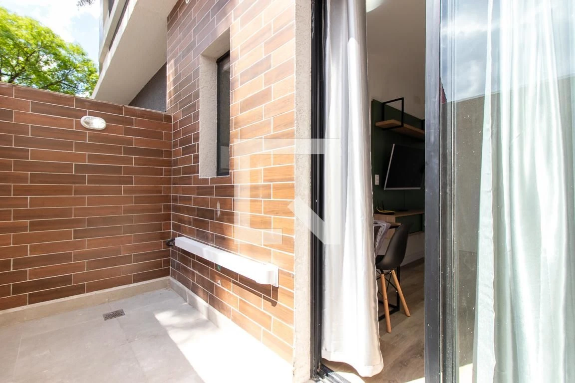 28 m² studio with a washing machine and a home office — photo 13