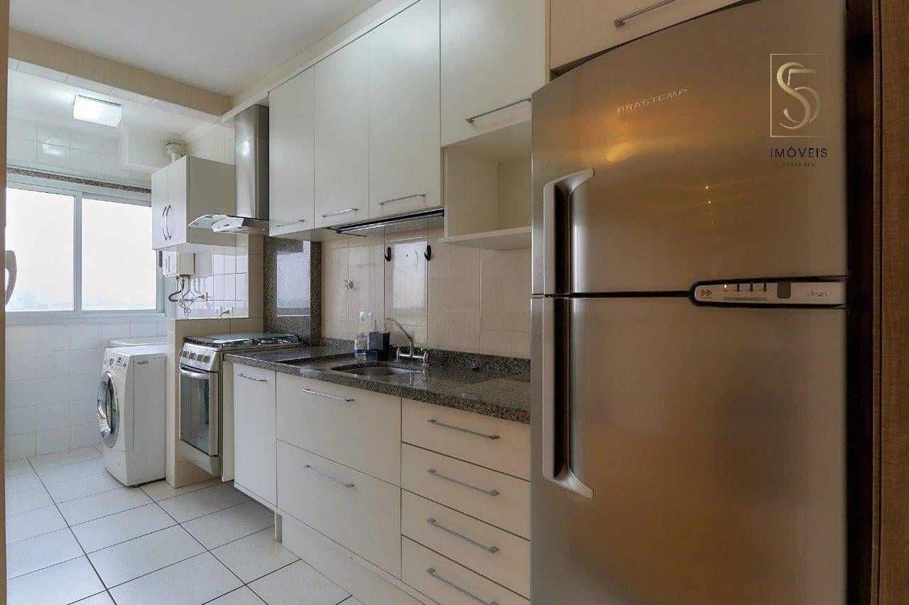 3-bedroom apartment with a home office in Curitiba — photo 2