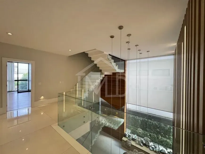 Джакузі та 4 спальні: будинок 800 м² — photo 28