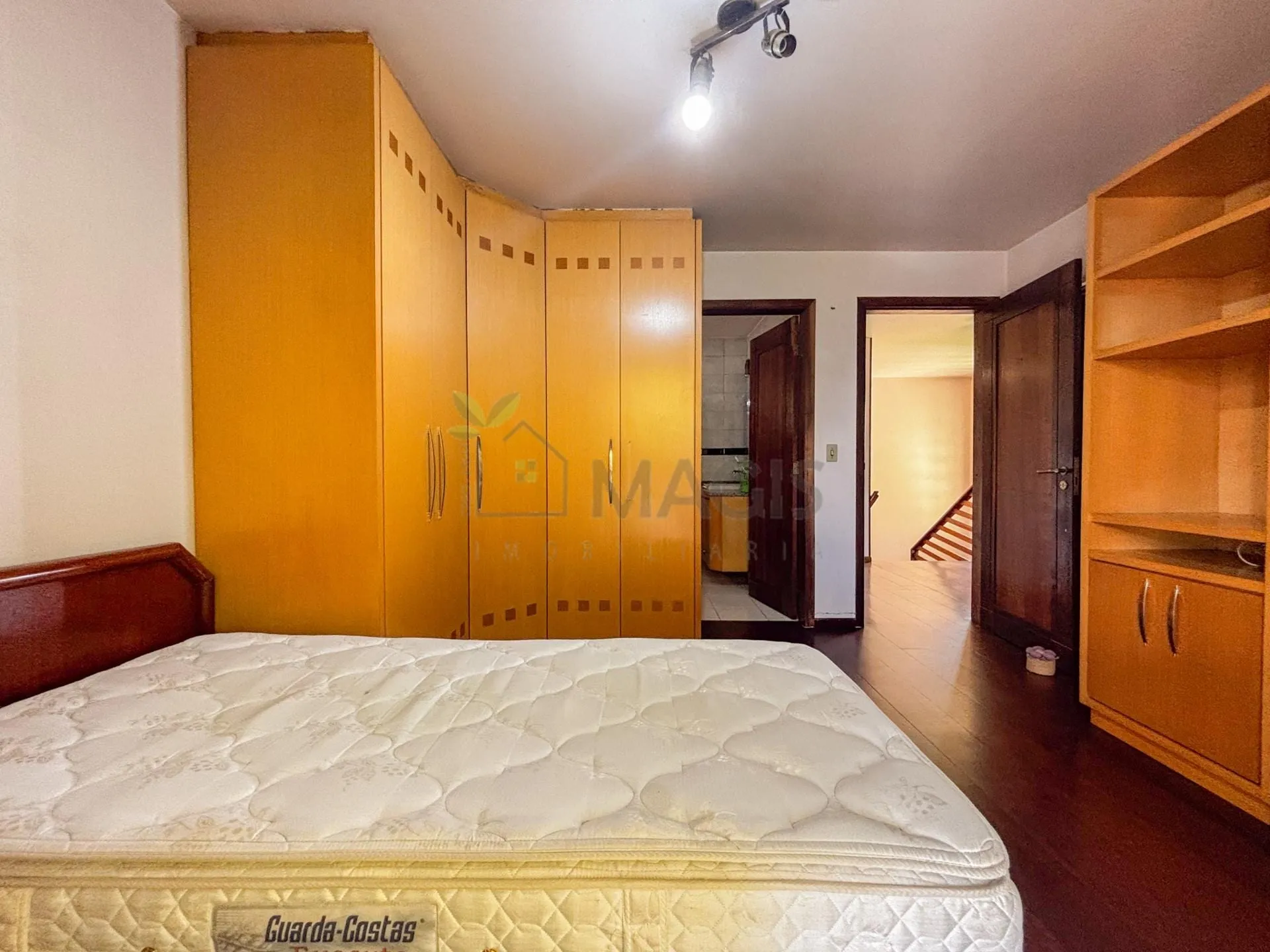 House with 5 bedrooms and 13 parking spaces across 2 floors — photo 19