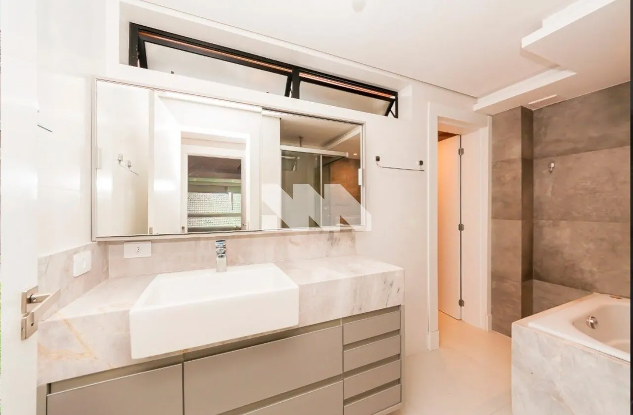 House with 3 en-suite bedrooms and 5 baths, 350 m² — photo 16