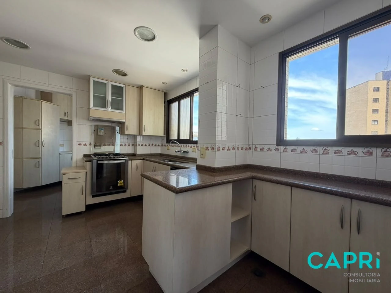 217 m² apartment with a private pool and a washing machine — photo 4
