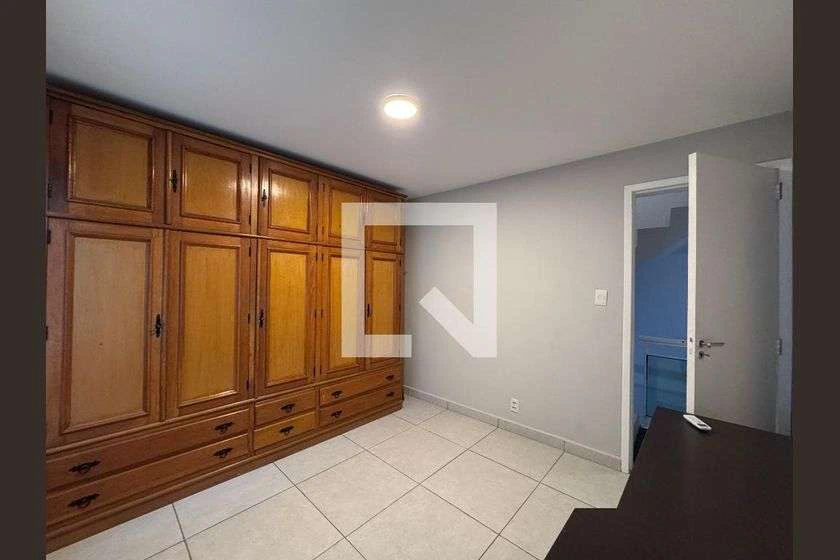 House 280 m² with 4 bedrooms and 3 bathrooms — photo 30