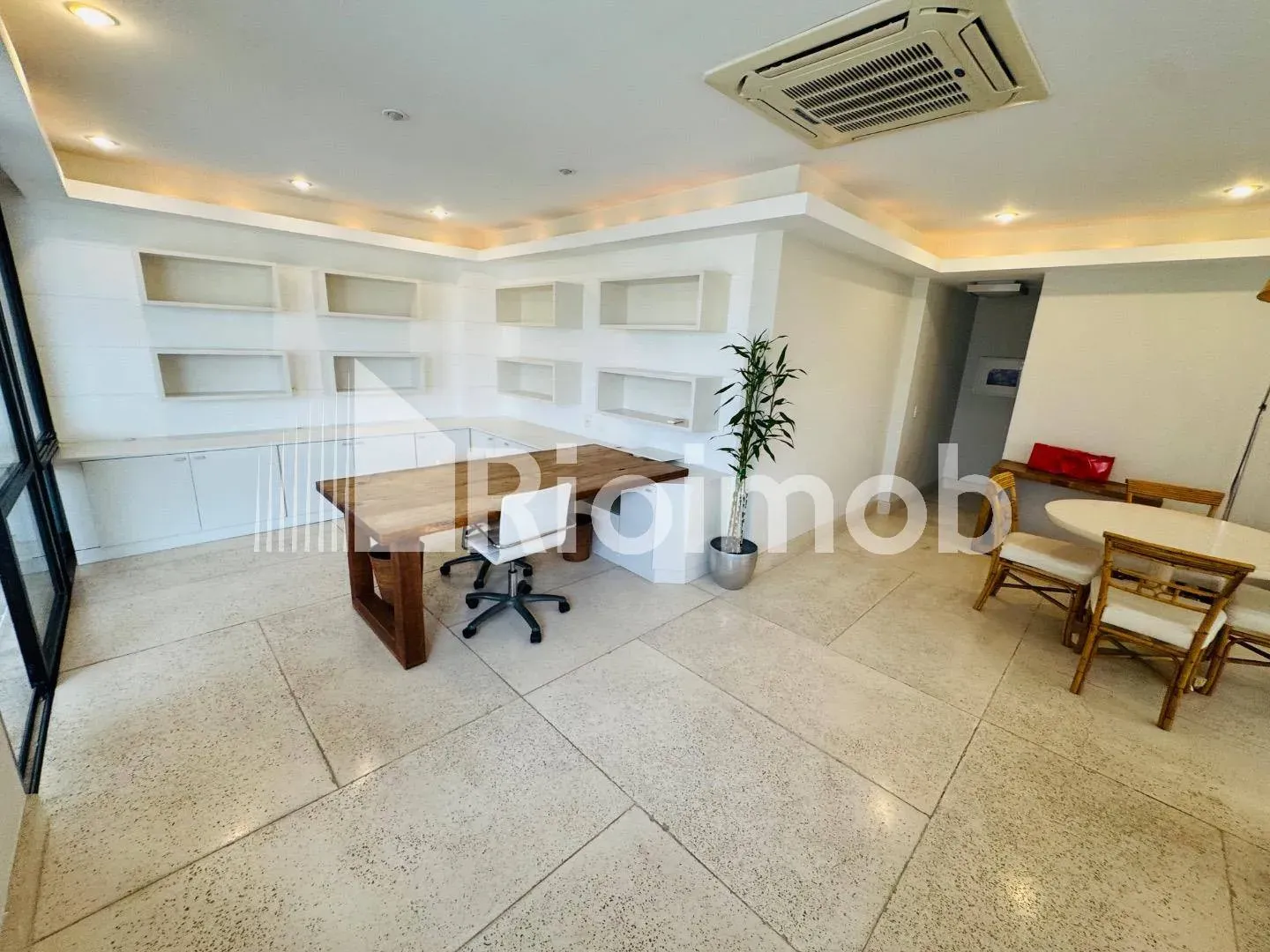 Unfurnished apartment with 5 bedrooms and 5 bathrooms — photo 31