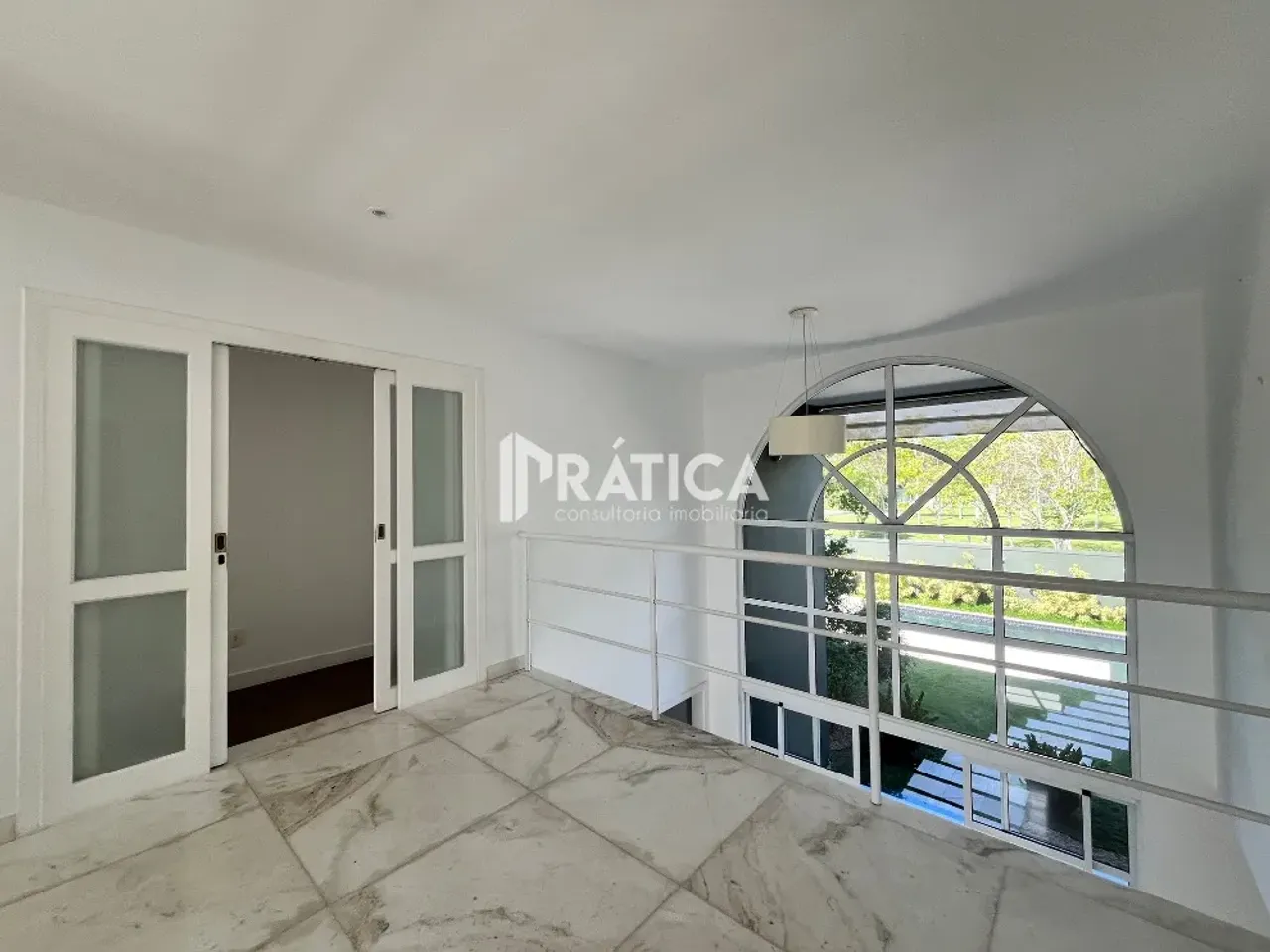 House with 5 bedrooms and a 24-hour concierge — photo 10