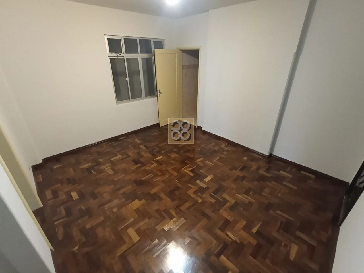 Apartment, 98 m², with wood or laminate floors — photo 5