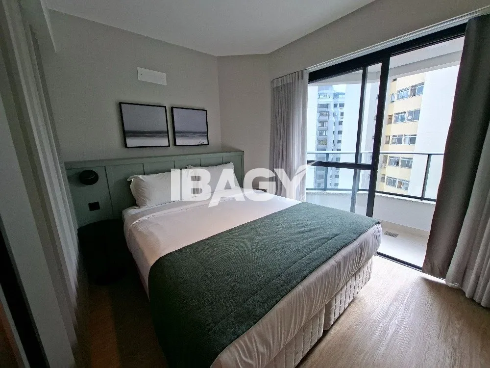 Studio with a glassed-in balcony and open-plan kitchen — photo 114