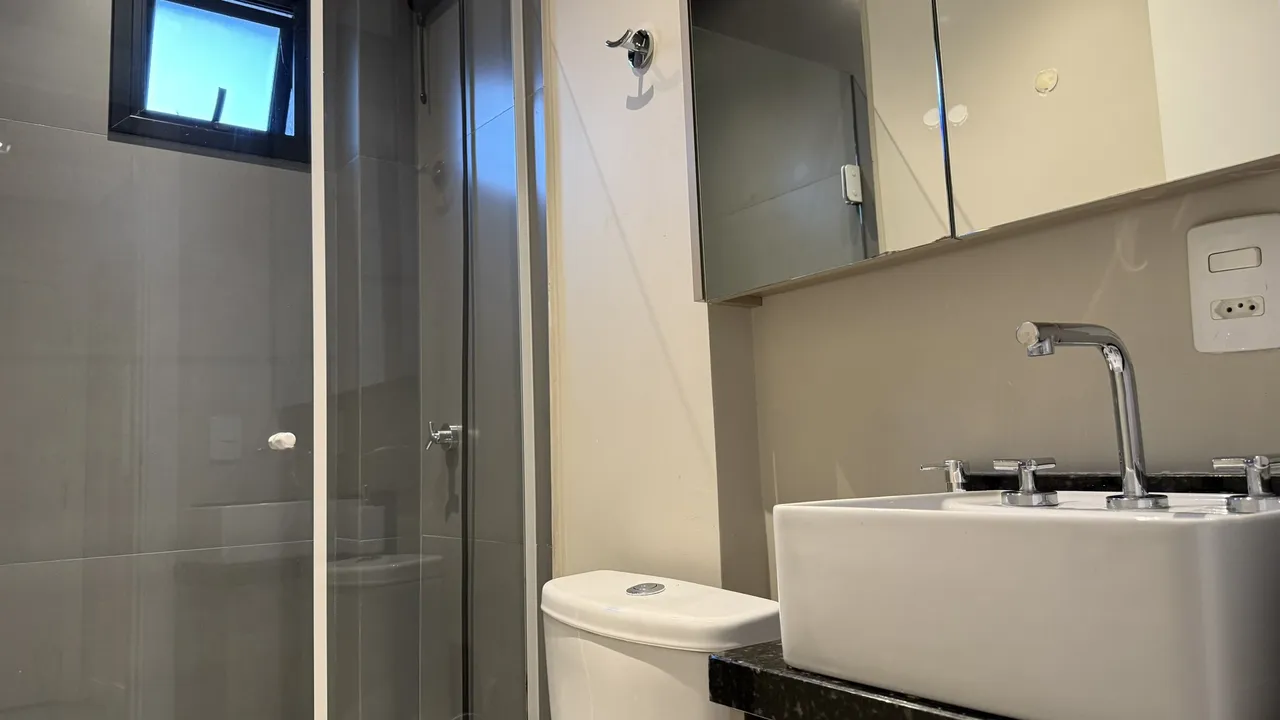 Меблированная квартира с балконом и отдельной спальней — photo 12