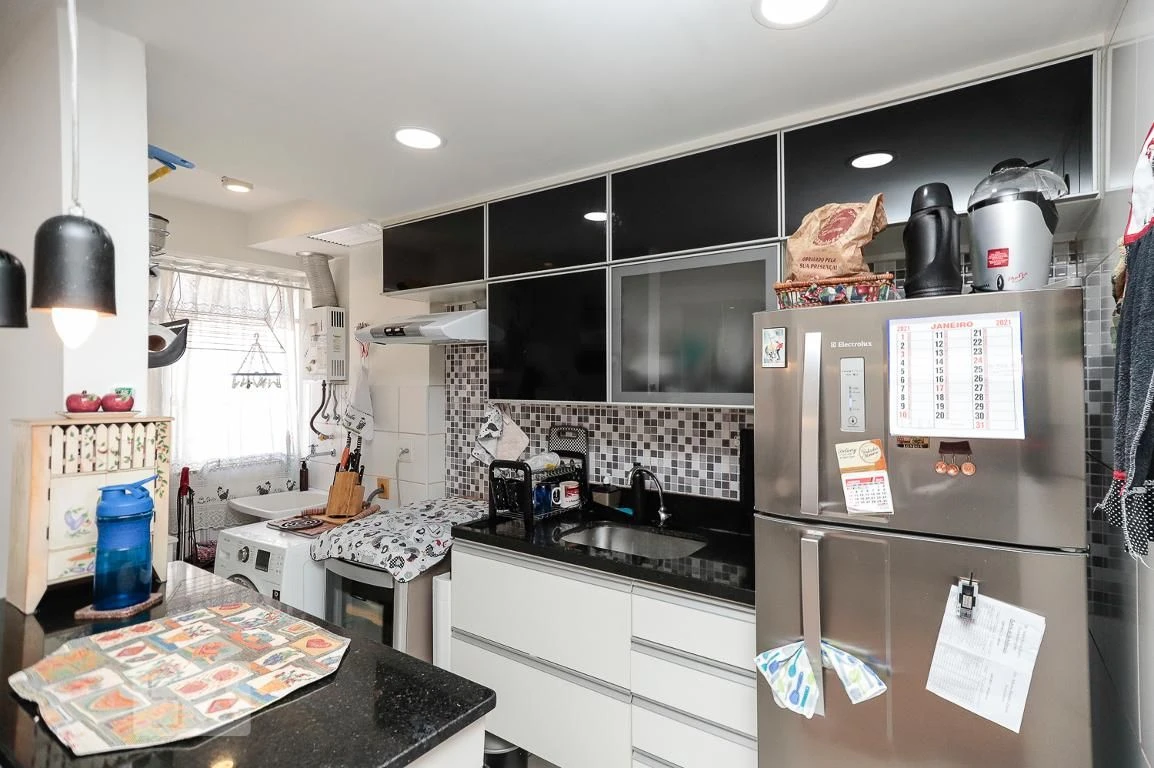 Furnished 2-bedroom apartment with balcony — photo 40