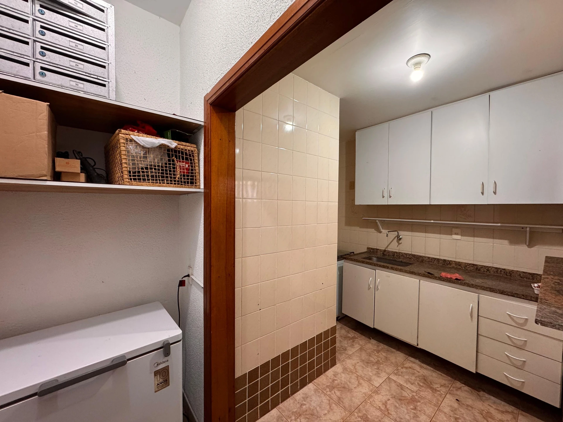 Unfurnished 3-bedroom apartment with enclosed balcony — photo 9