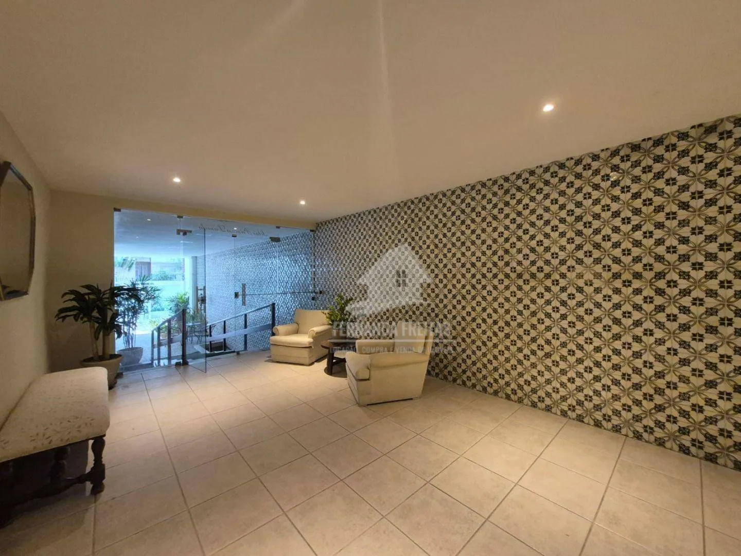 Unfurnished 3-bedroom apartment with a balcony — photo 37