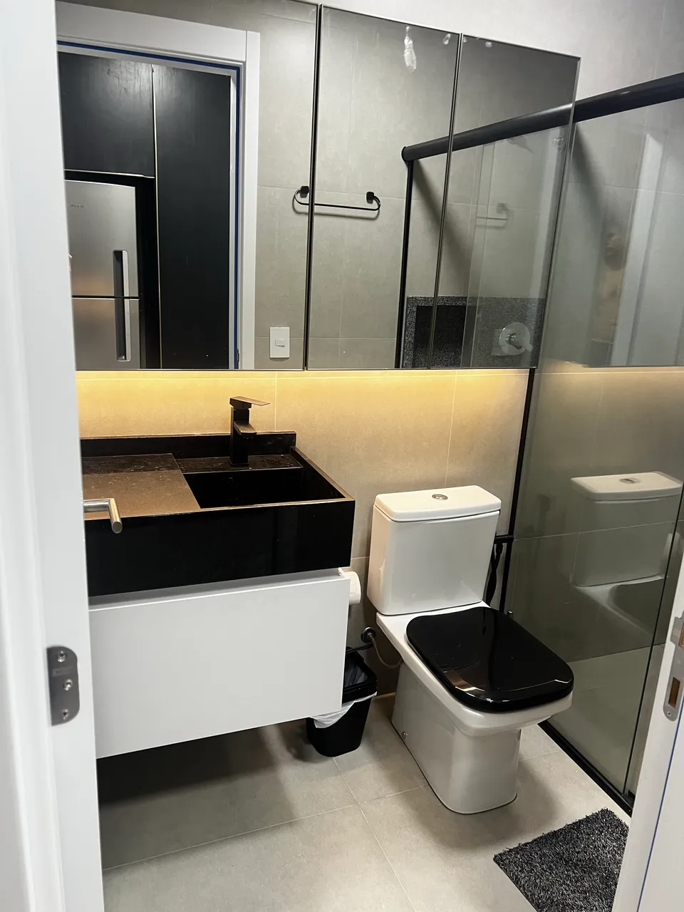 Apartamento mobiliado de 1 dormitório com cozinha integrada