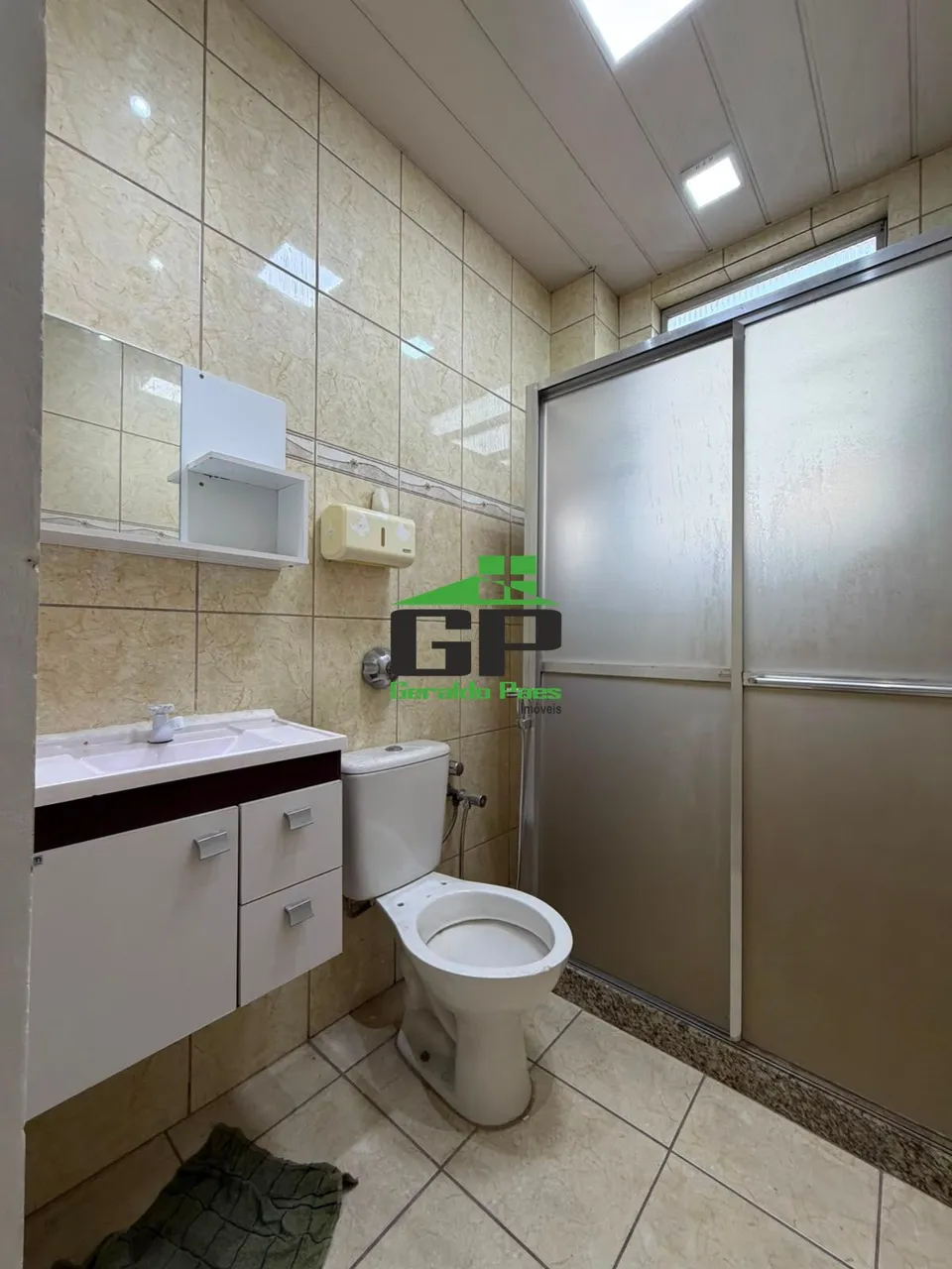 2-bedroom unfurnished rental apartment with parking — photo 12