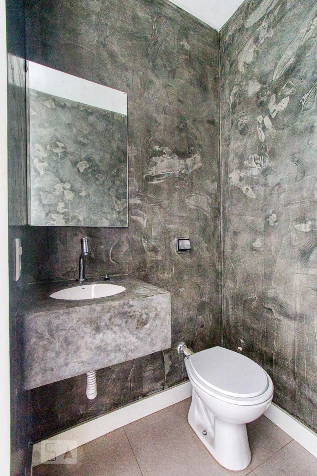 House with 3 bedrooms and 4 bathrooms with a closed kitchen — photo 37