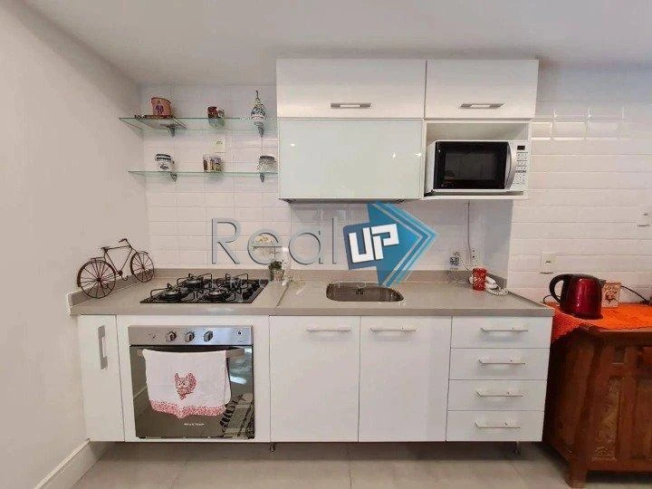 Furnished apartment, 74 m², with a glass-enclosed balcony — photo 15