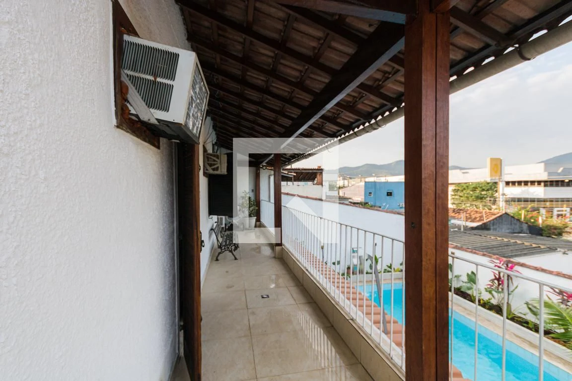 5-bedroom house with a mountain view in Rio de Janeiro — photo 13