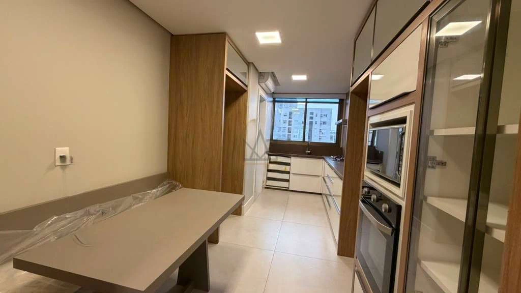 220 m² apartment with 4 en-suite bedrooms and 2 parking