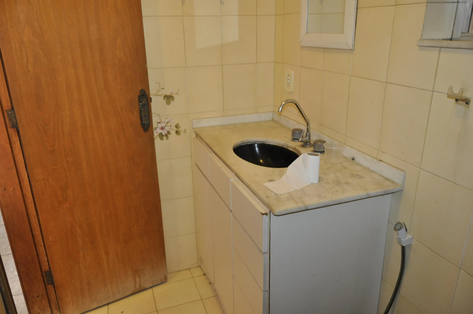 Unfurnished 2-bedroom apartment with a balcony — photo 27
