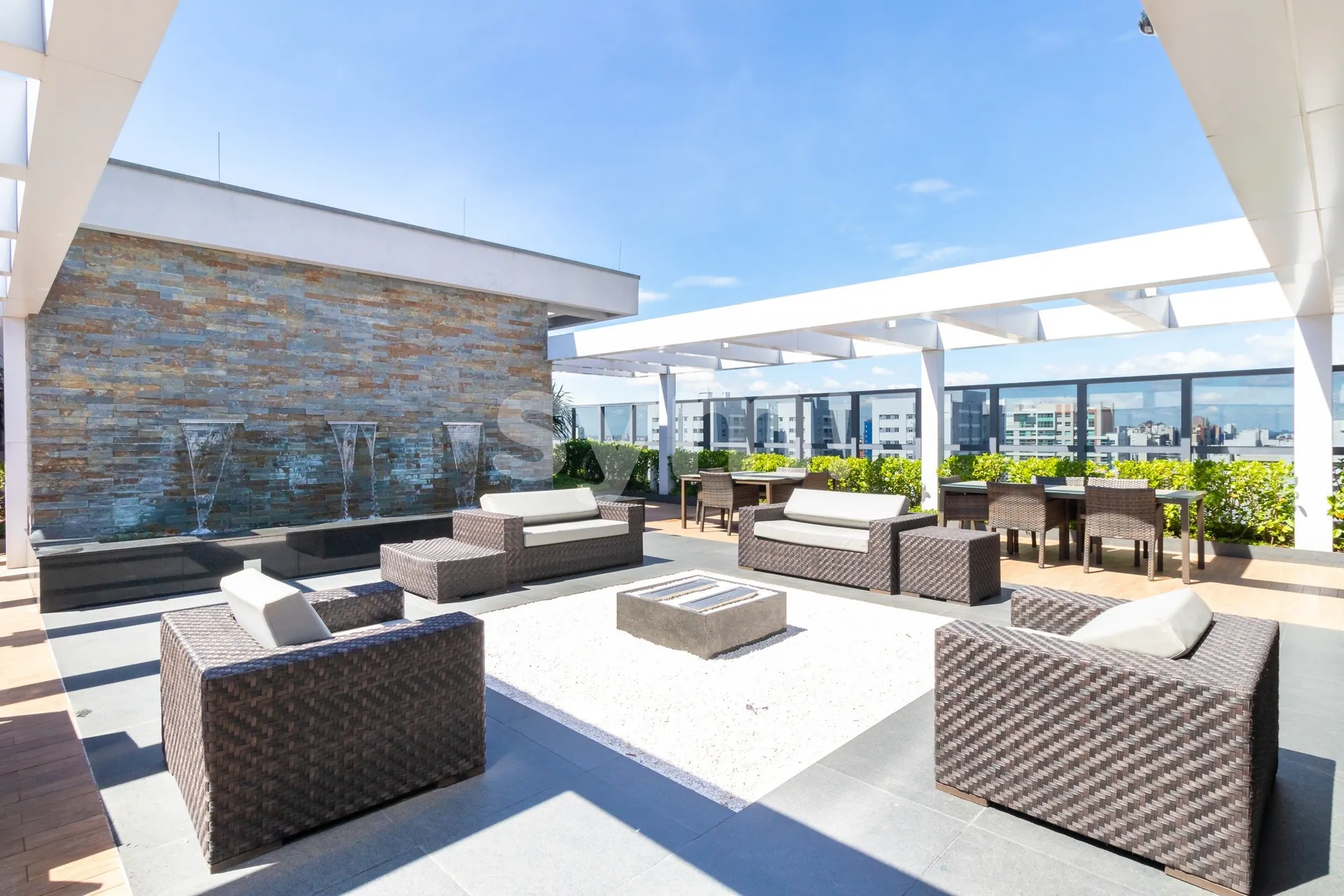 Furnished 2-bedroom apartment with a balcony grill — photo 18