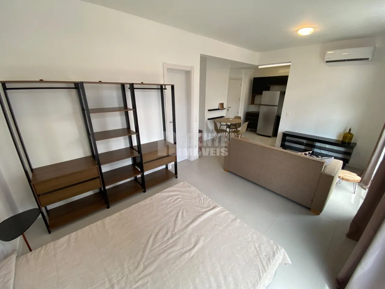 One-bedroom apartment in a building with a gym — photo 3