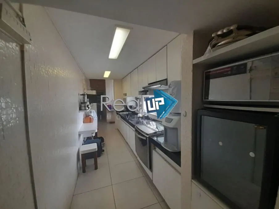 Furnished apartment with 4 bedrooms and an open kitchen — photo 41