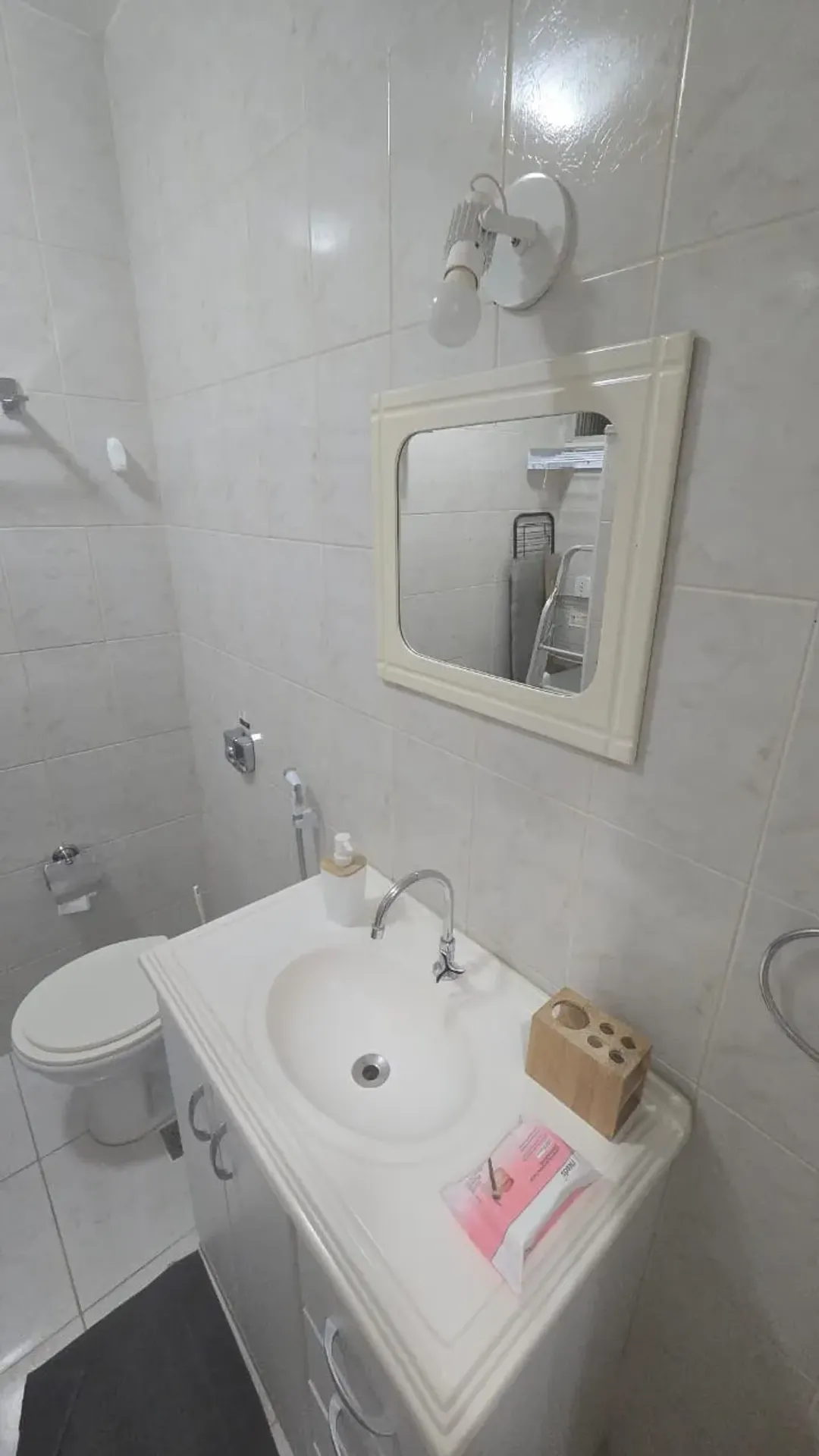 One-bedroom apartment with wood or laminate floors — photo 27
