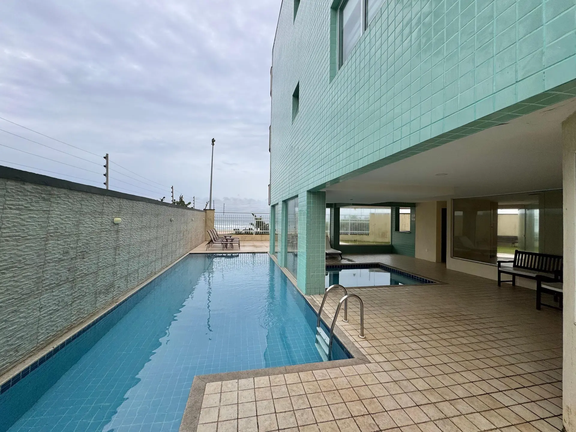 2-bedroom apartment with 2 parking spots and enclosed balcony — photo 48
