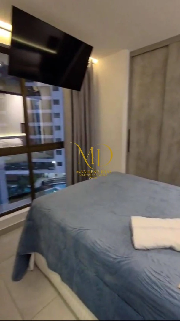 Furnished 1-bedroom apartment with a glass shower — photo 4