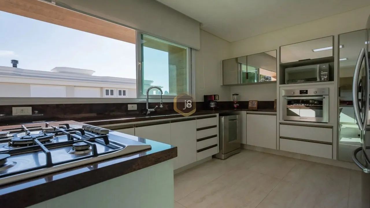 Будинок у закритому комплексі 775 м² з 4 спальнями — photo 9