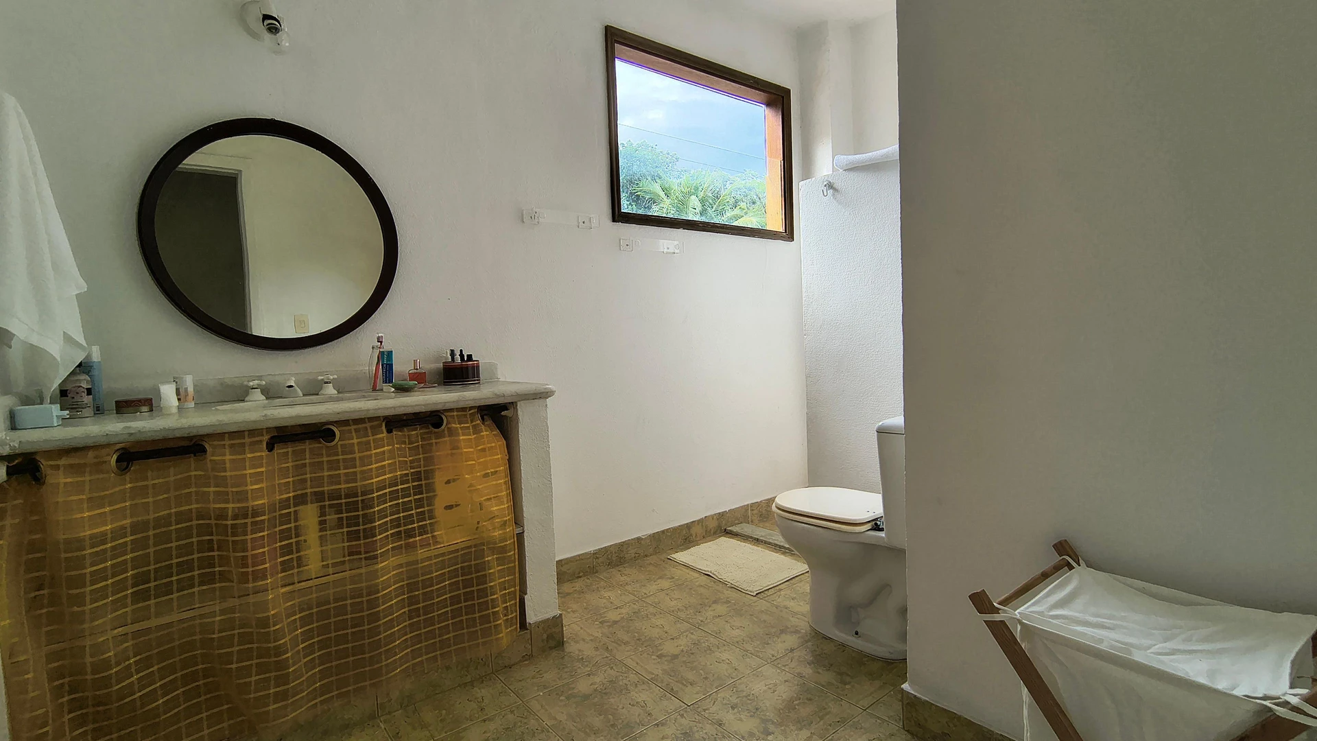 5-bedroom house with a bathtub — photo 49