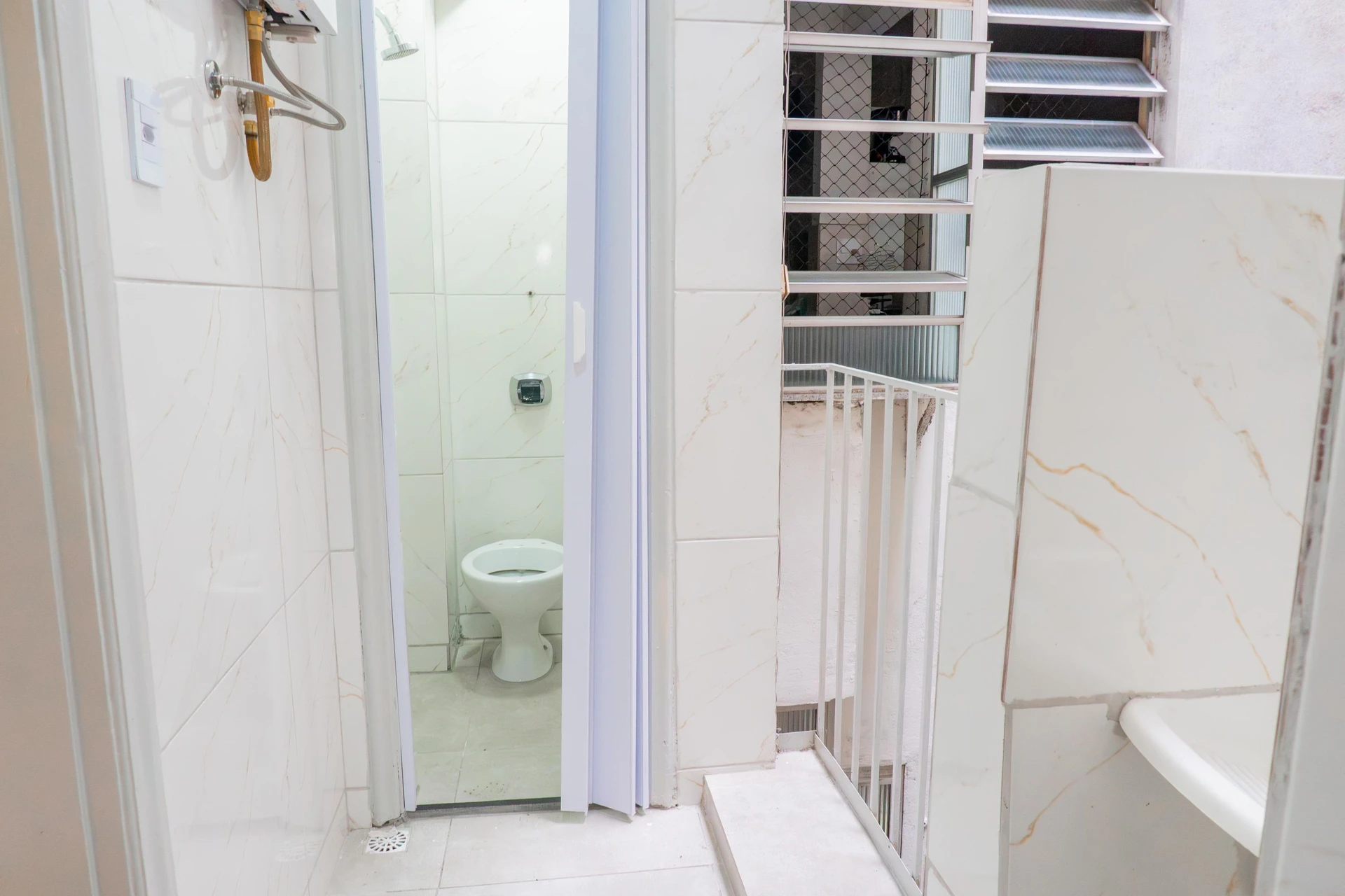Apartment with 2 bedrooms and a balcony — photo 27