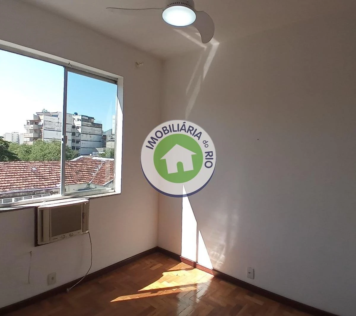 3-bedroom, 2-bath apartment with no parking space — photo 25