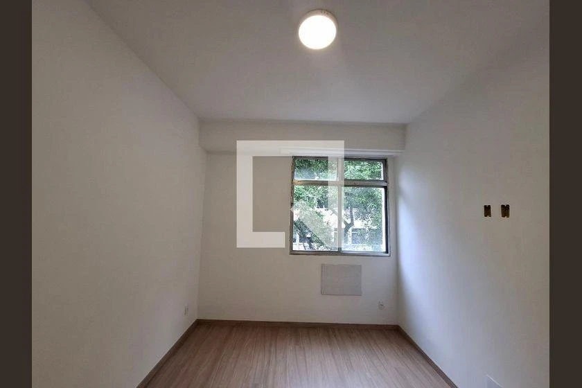 Wood or laminate floors in a 2-bedroom apartment, 68 m² — photo 11