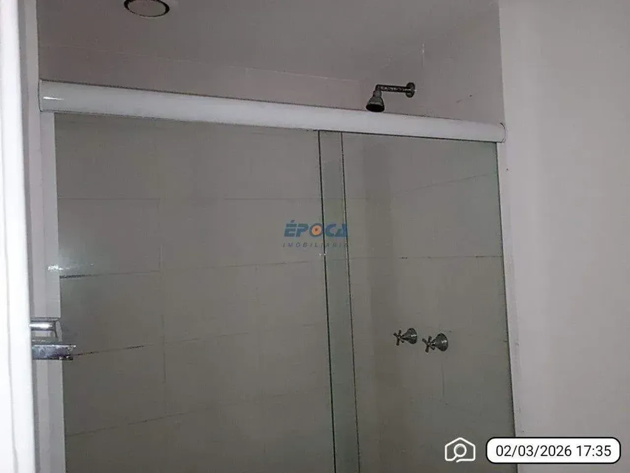 2-bedroom apartment with 1 bathroom and glass shower — photo 8
