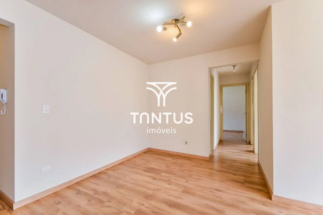Wood or laminate floors in a 3-bedroom apartment, 80 m² — photo 15