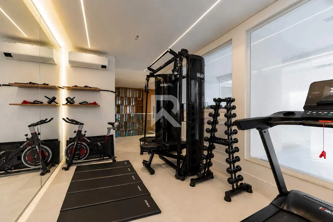 Furnished 635 m² house with 4 en-suite bedrooms and parking — photo 26
