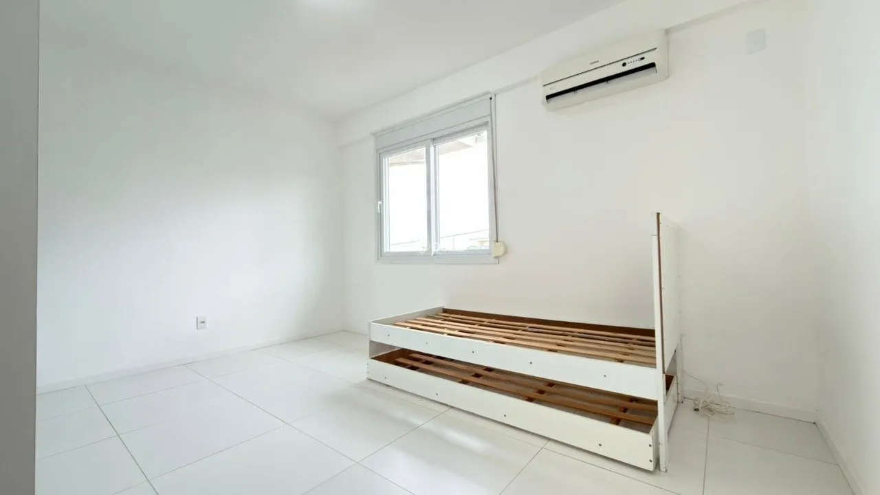 146 m² house with a walk-in closet and a garden — photo 17