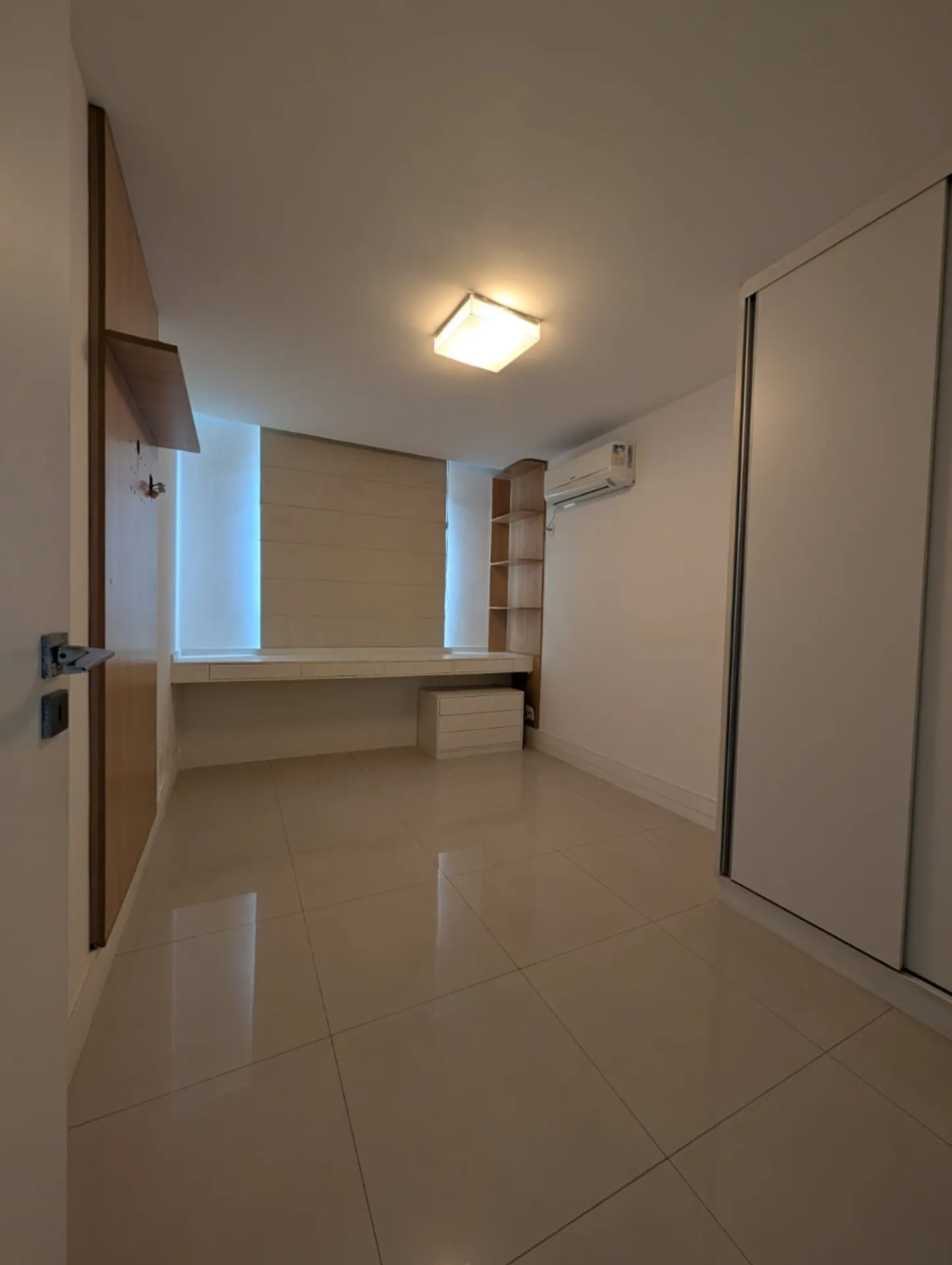 Apartment, 370 m², with a grill on the balcony — photo 9