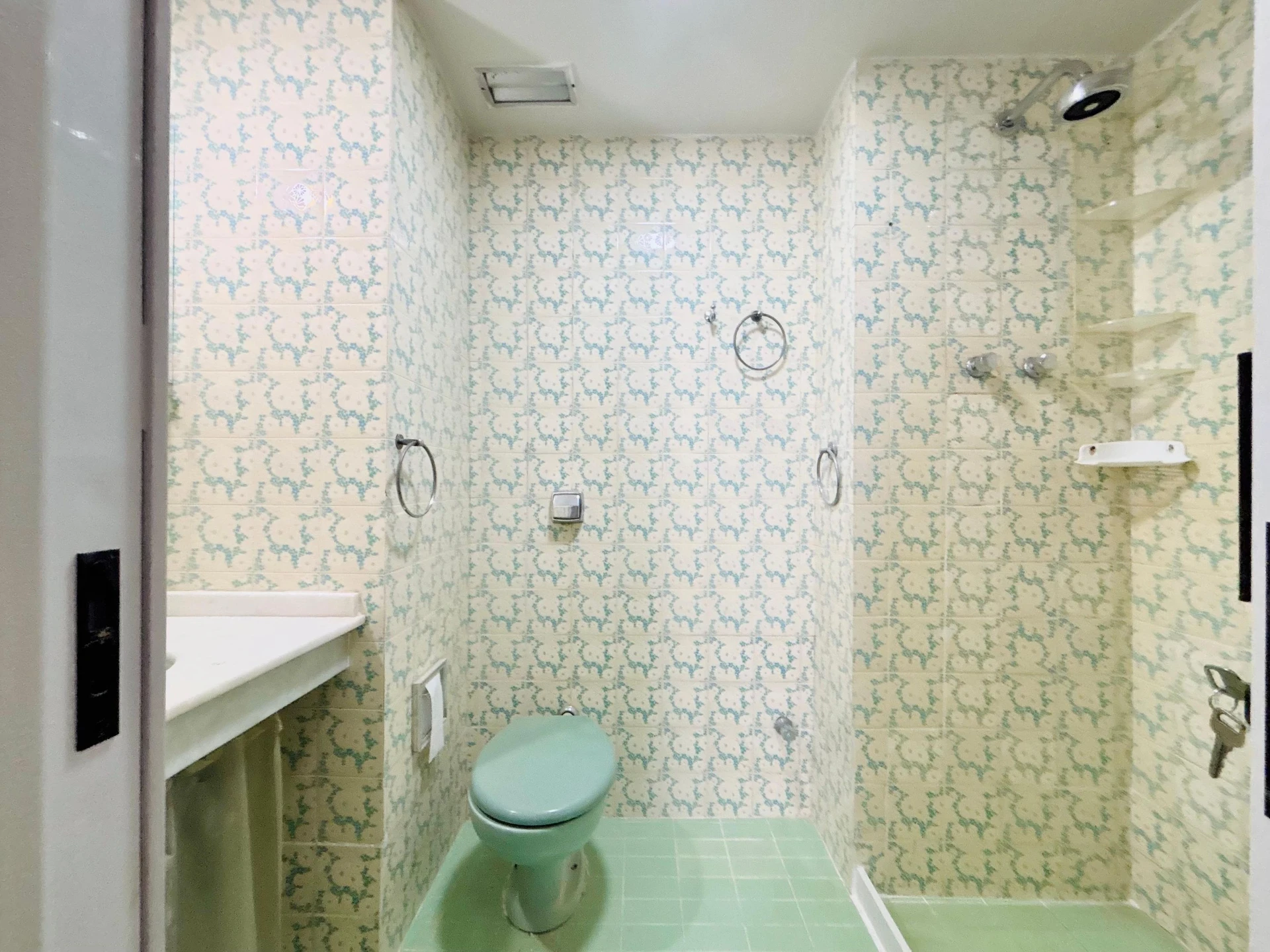 Apartment, 92 m², with wood or laminate floors — photo 25