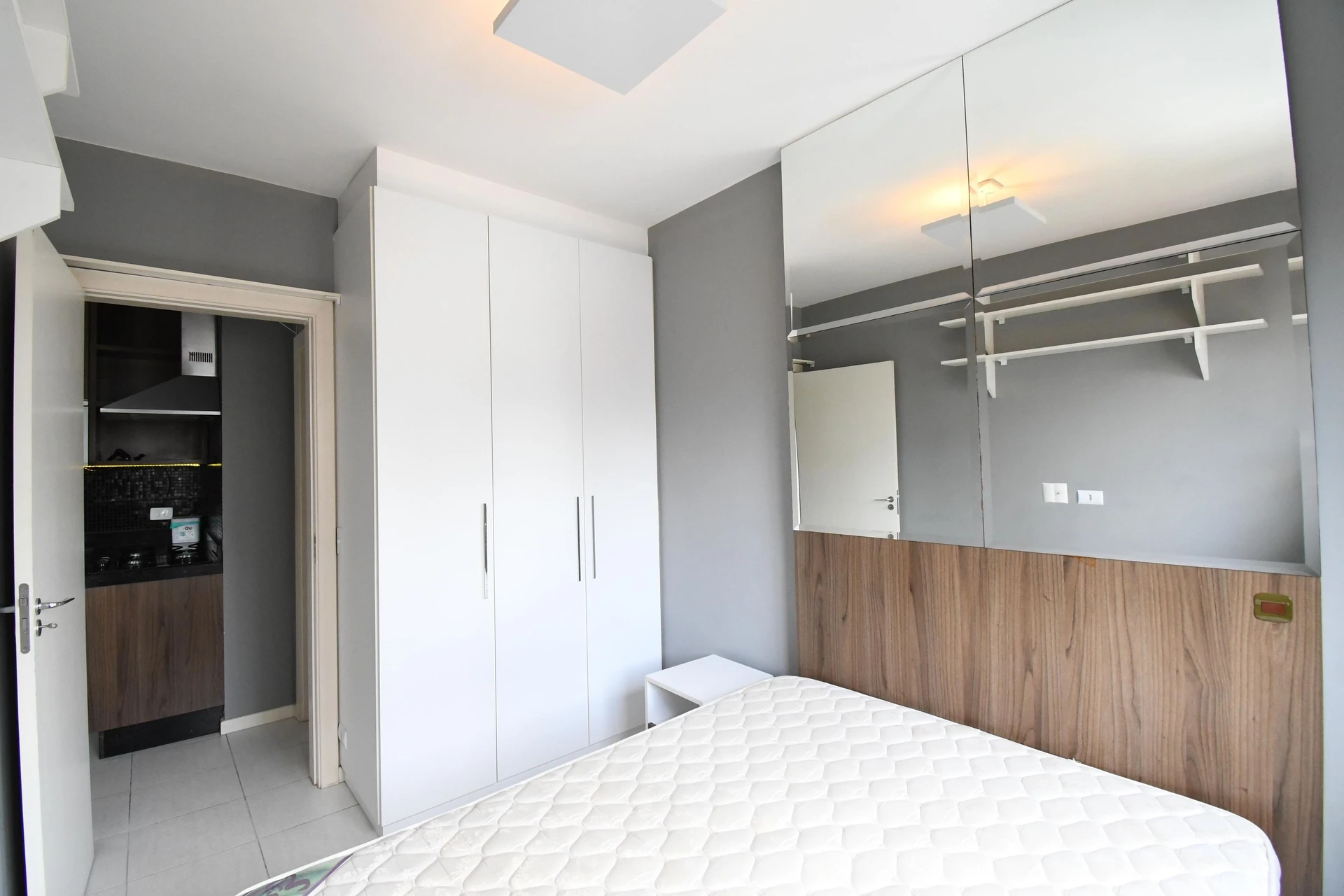 Glass-enclosed balcony in a one-bedroom apartment, 33 m² — photo 14